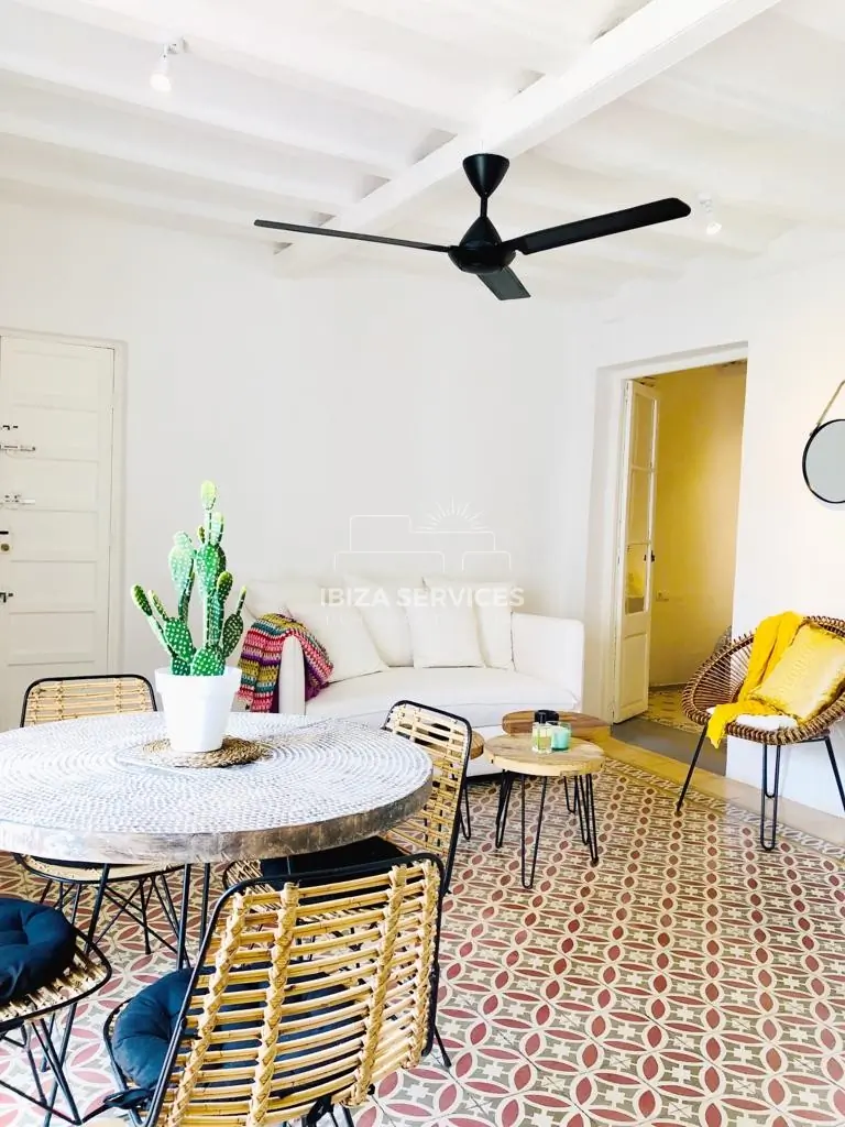 Eine Wohnung mit 2 Schlafzimmern in Marina Ibiza zu vermieten