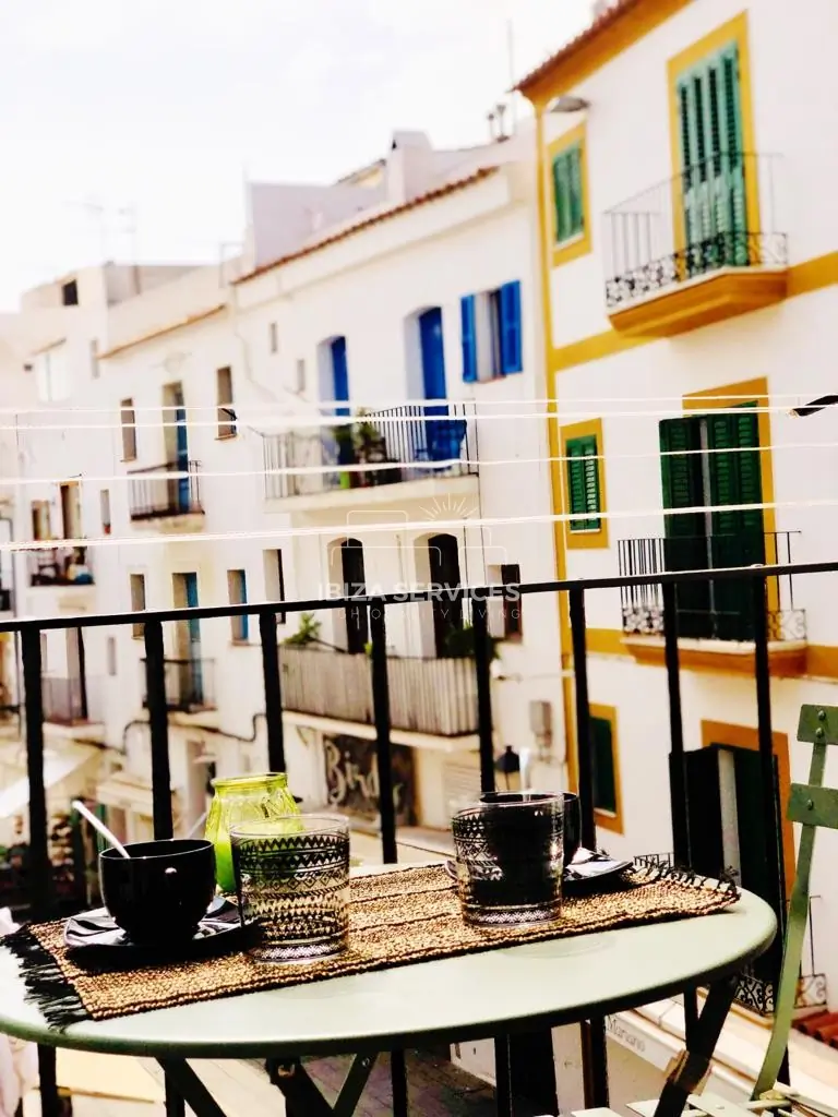 Eine Wohnung mit 2 Schlafzimmern in Marina Ibiza zu vermieten