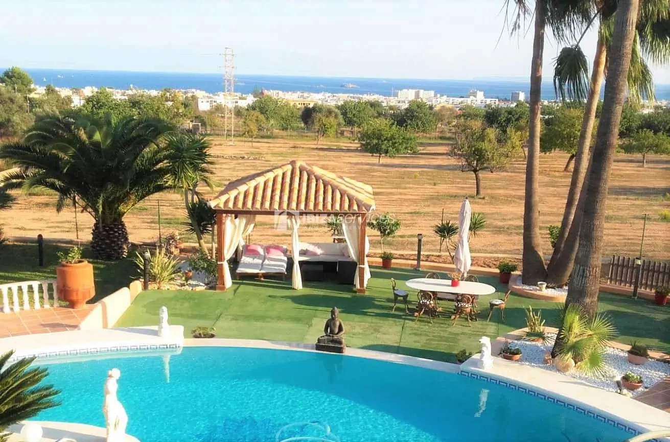 Große Familienfinca mit Meerblick in der Nähe des Zentrums von Ibiza-Stadt