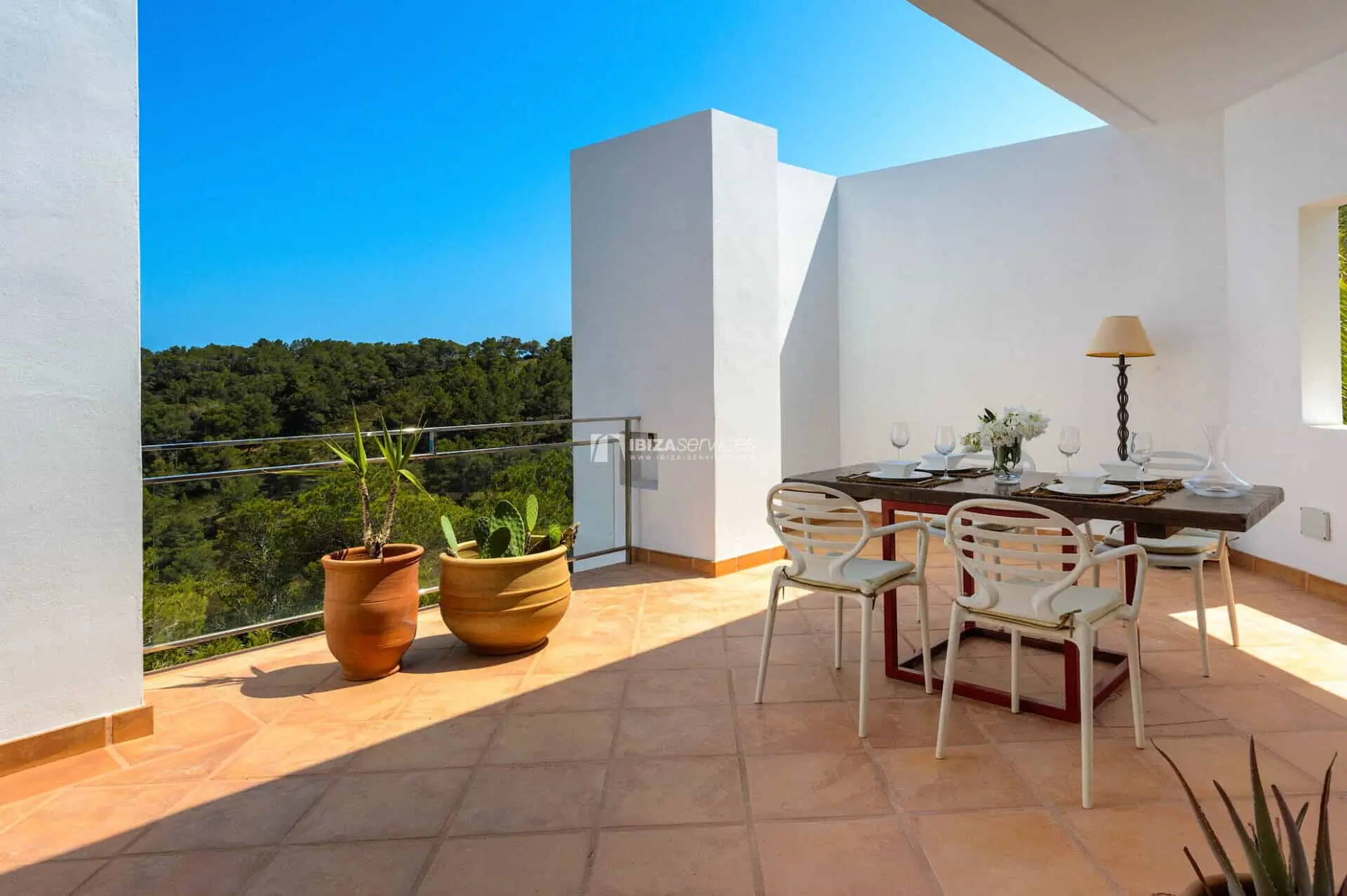 Es Cubells – Villa de 3 chambres avec piscine et situation exceptionnelle en location annuelle