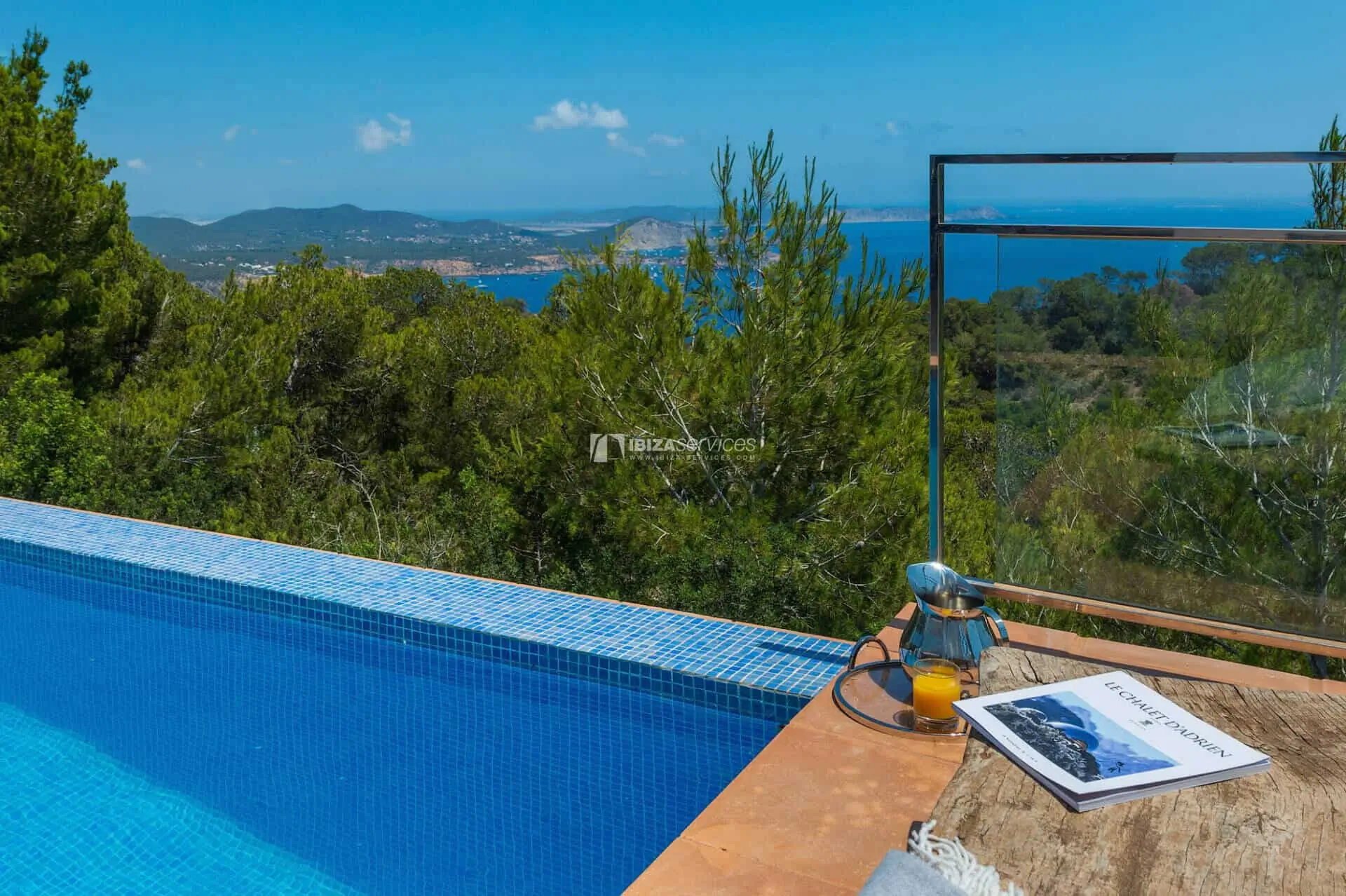 Hill top villa with pool and and amazing sea views on the South Coast – Long term rental.