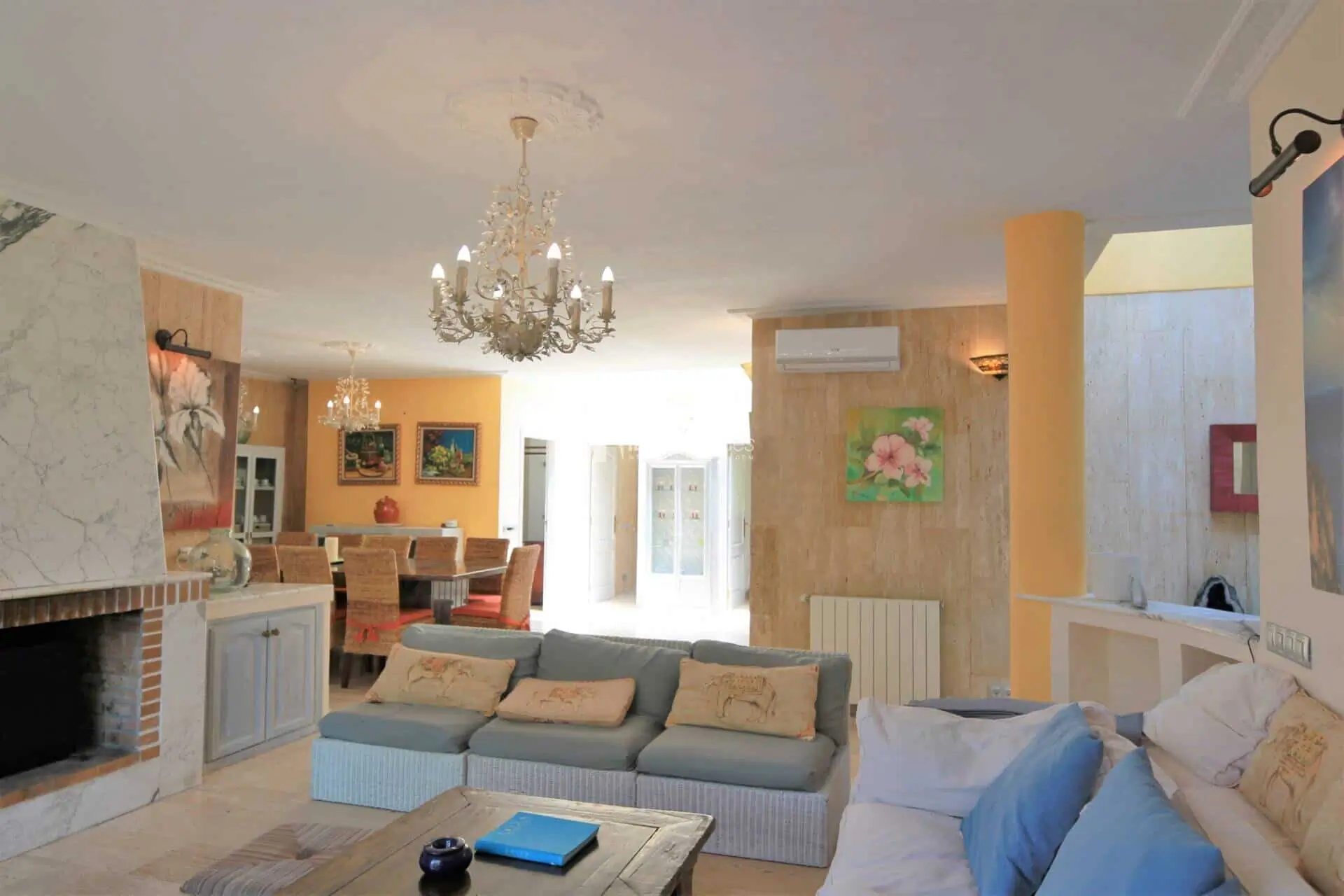 Zeer ruime villa van 397m² met 6 slaapkamers in een privé-urbanisatie te koop