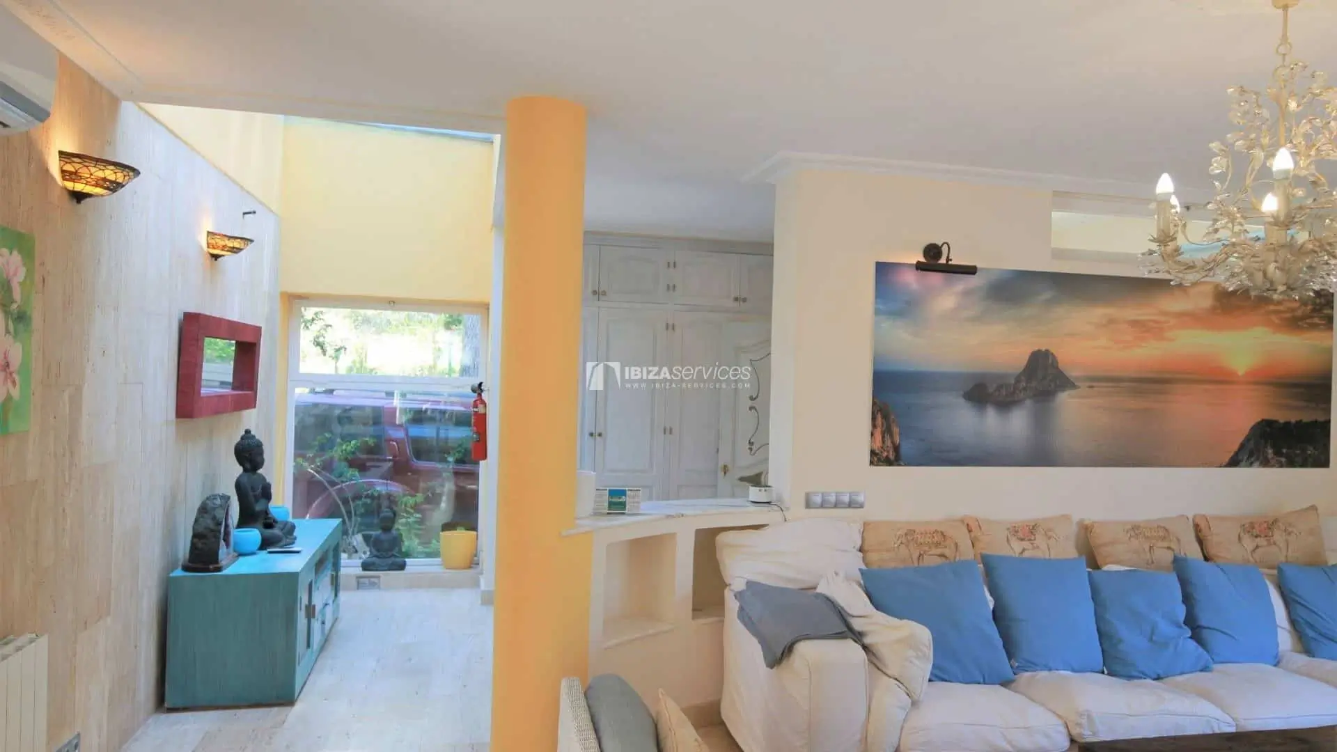 Casa de 6 dormitorios en venta cerca de la ciudad de Ibiza