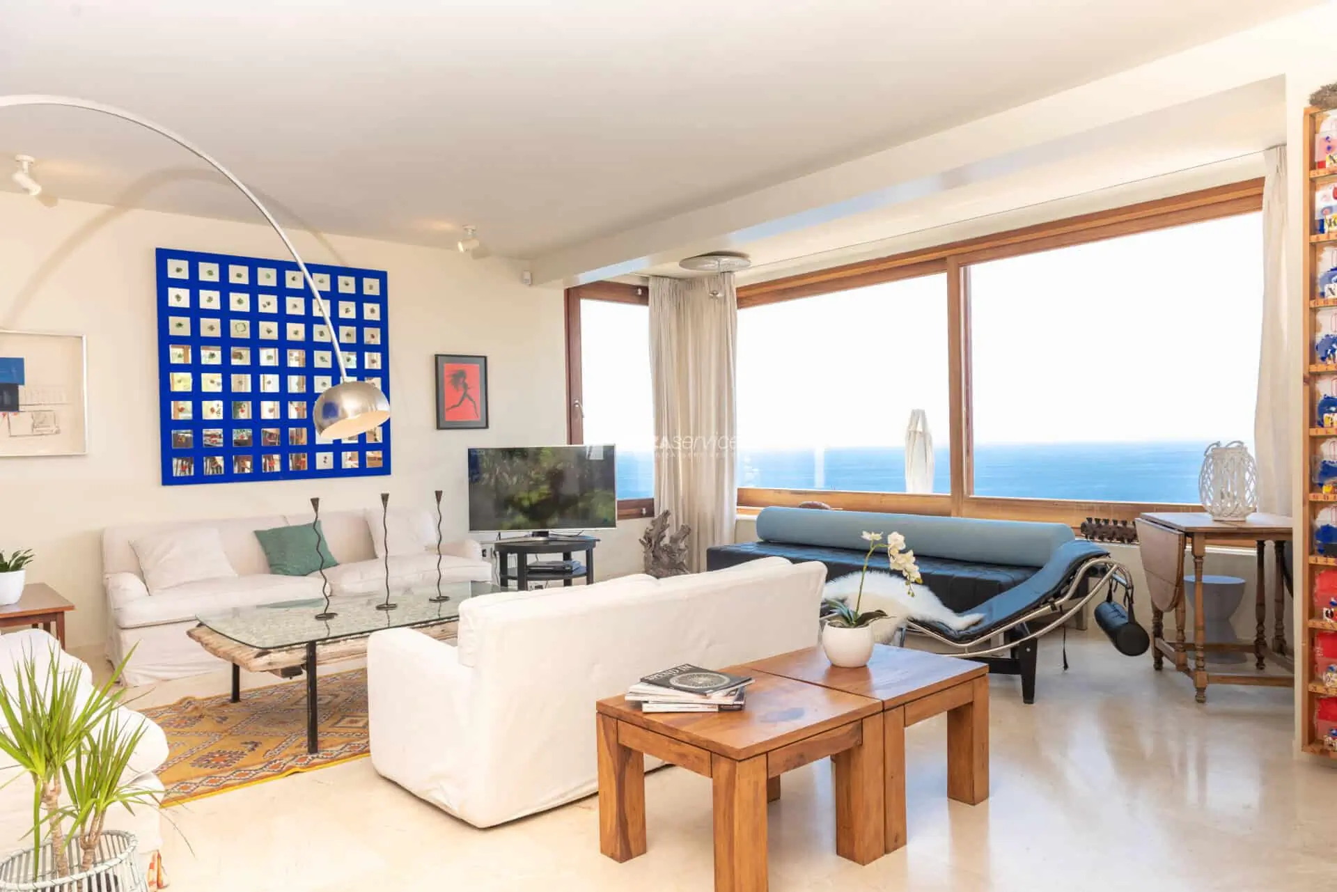 Vakantievilla met 5 slaapkamers en uitzicht op zee in Roca Llisa.