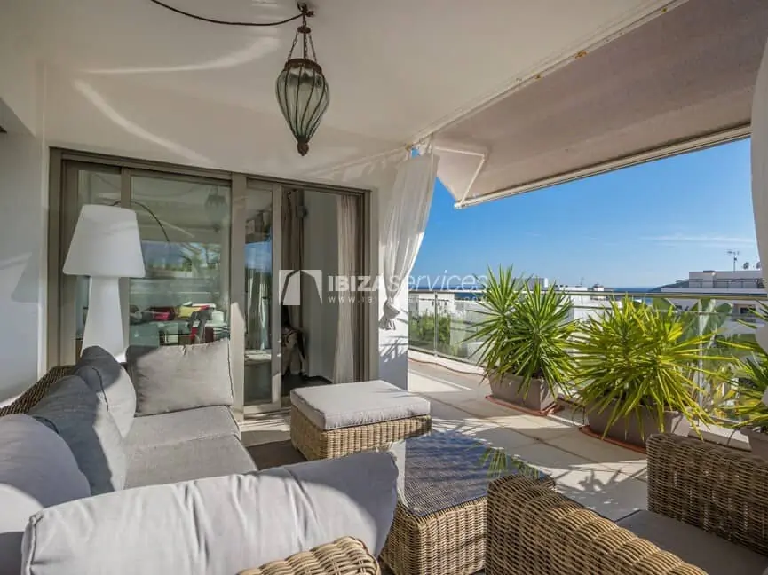 Appartement de luxe à Talamanca avec de superbes vues et une grande terrasse