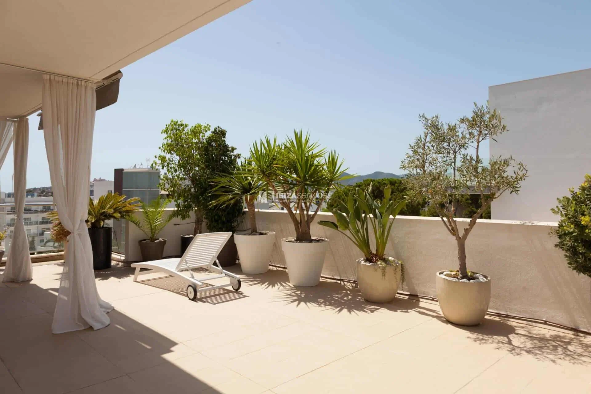 Appartement de luxe à Talamanca avec de superbes vues et une grande terrasse