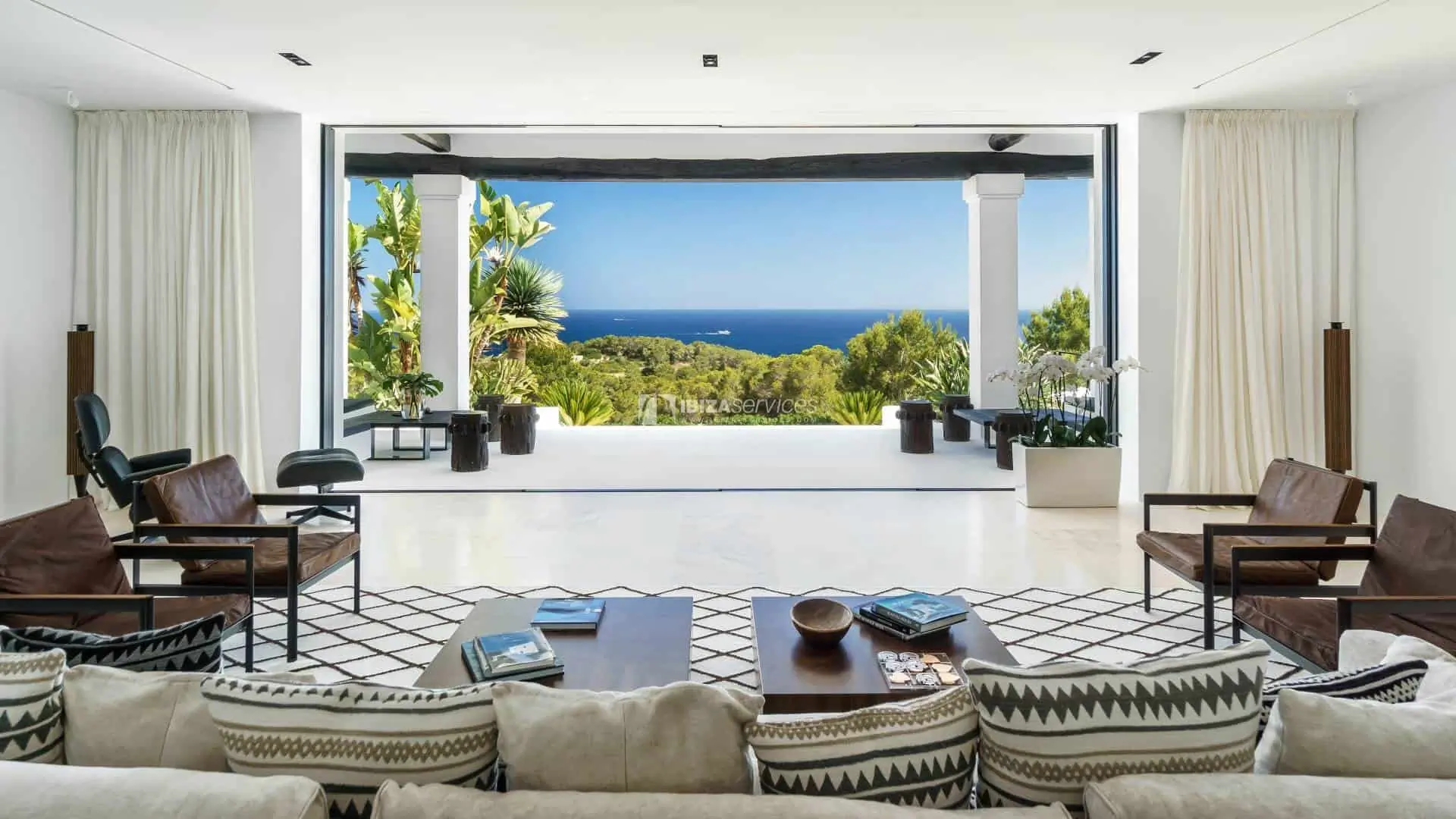 Luxe moderne villa te huur in Talamanca, Ibiza