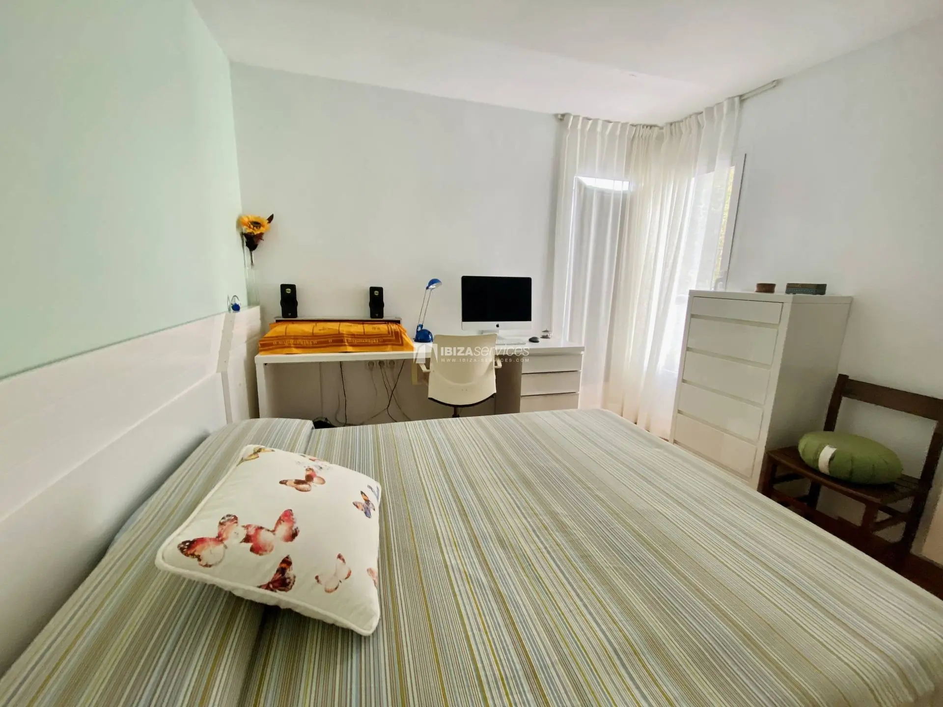Appartement confortable avec vues sur la mer et les montagnes en vente près de Santa Eulalia.