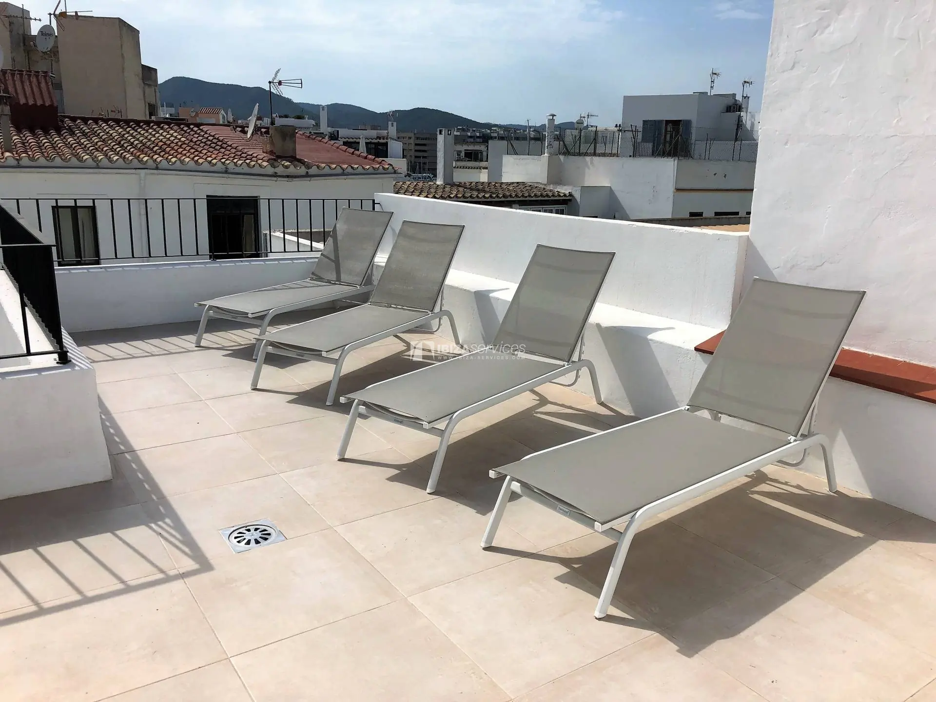 3.A  La marina beautifull 2 bedroom apartment for rent