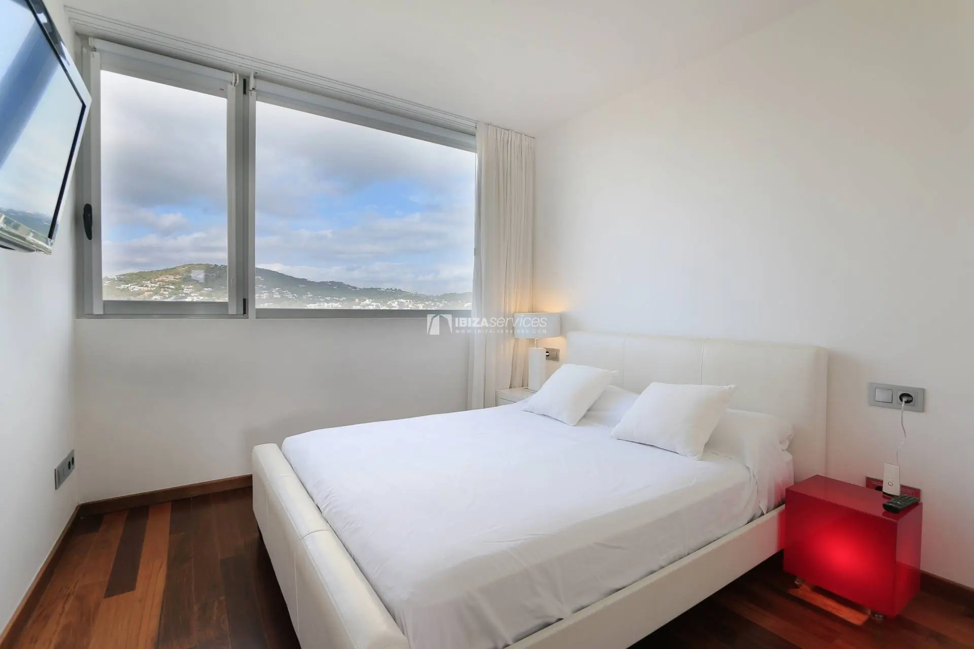 Comprar un apartamento moderno y luminoso de 3 dormitorios Botafoch