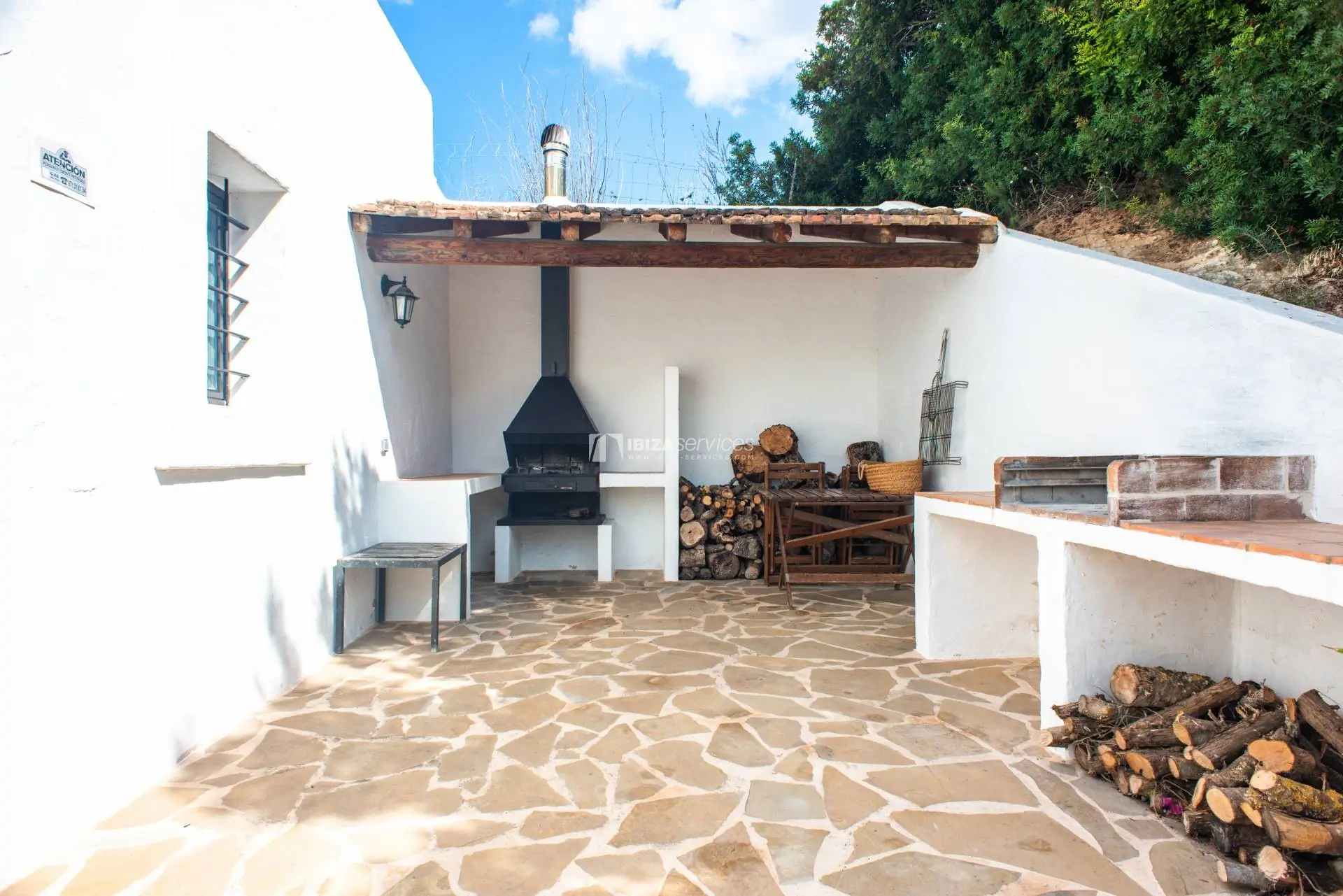 Centrally located lovely 4-person finca holiday rental
