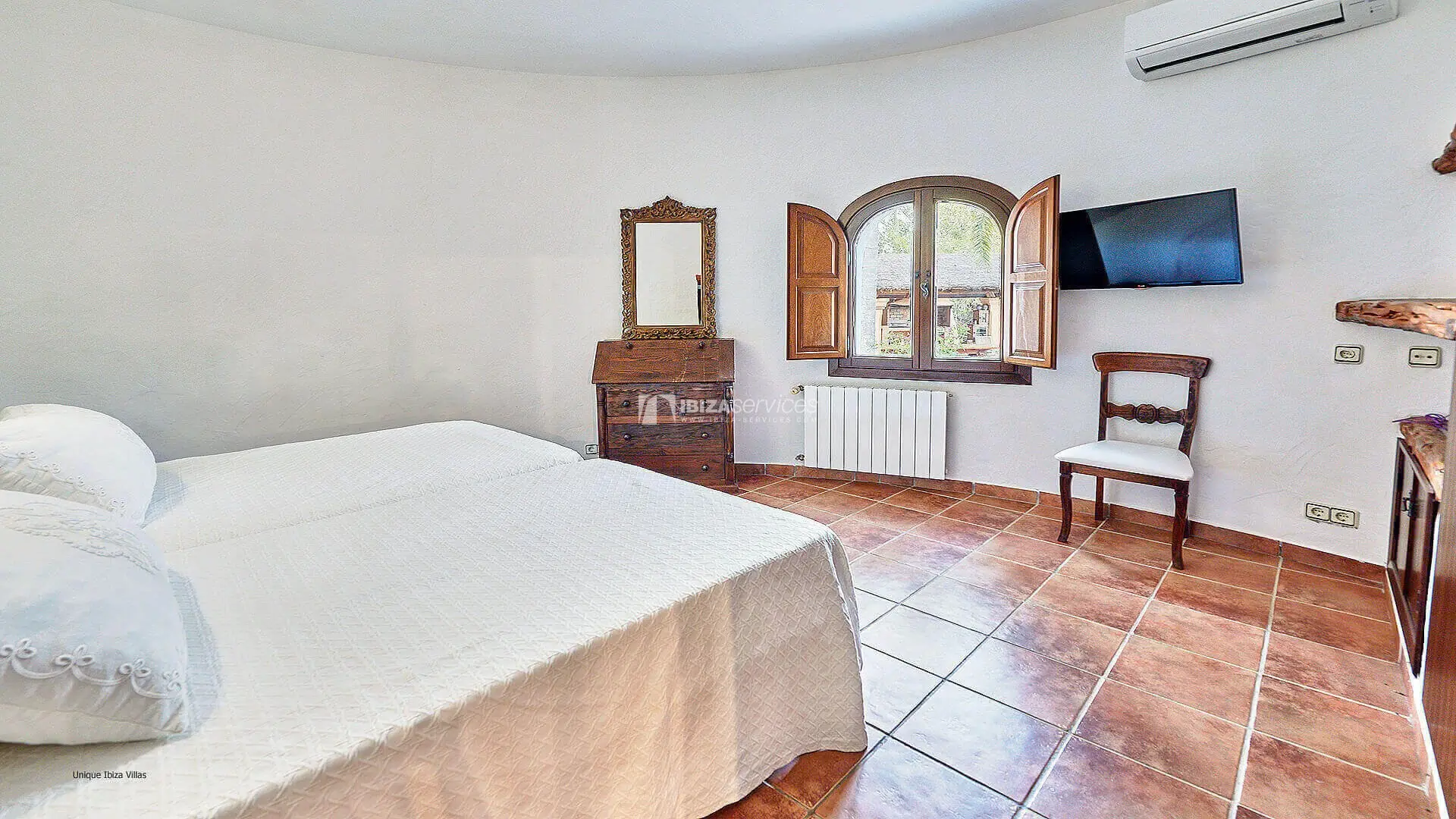 Very Large 6 + Bedroom villa near Santa Gertrudis holiday rental