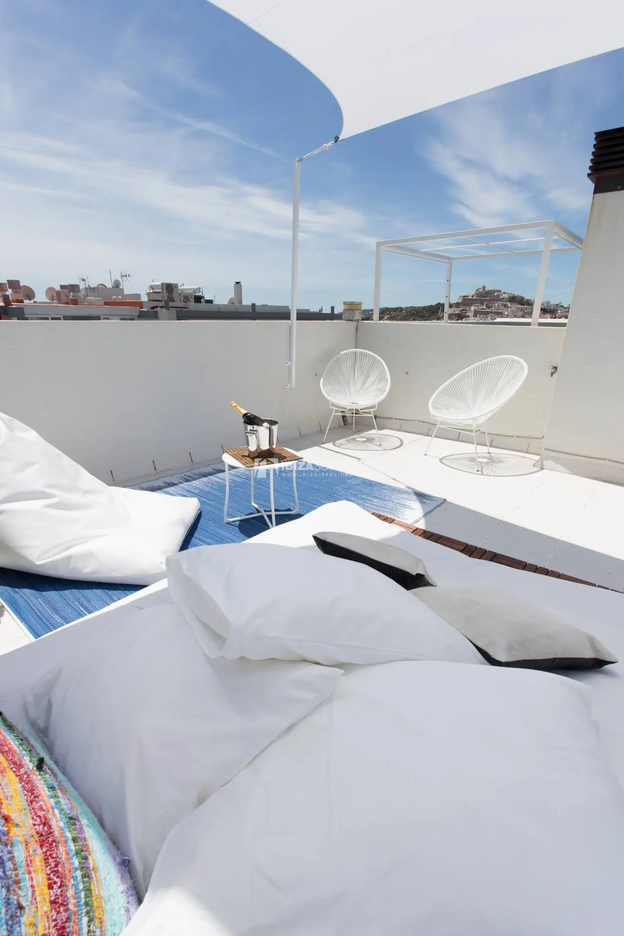 Espacioso ÁTICO-TRIPLEX de lujo en Marina Botafoc, amplias terrazas y vistas al mar para comprar