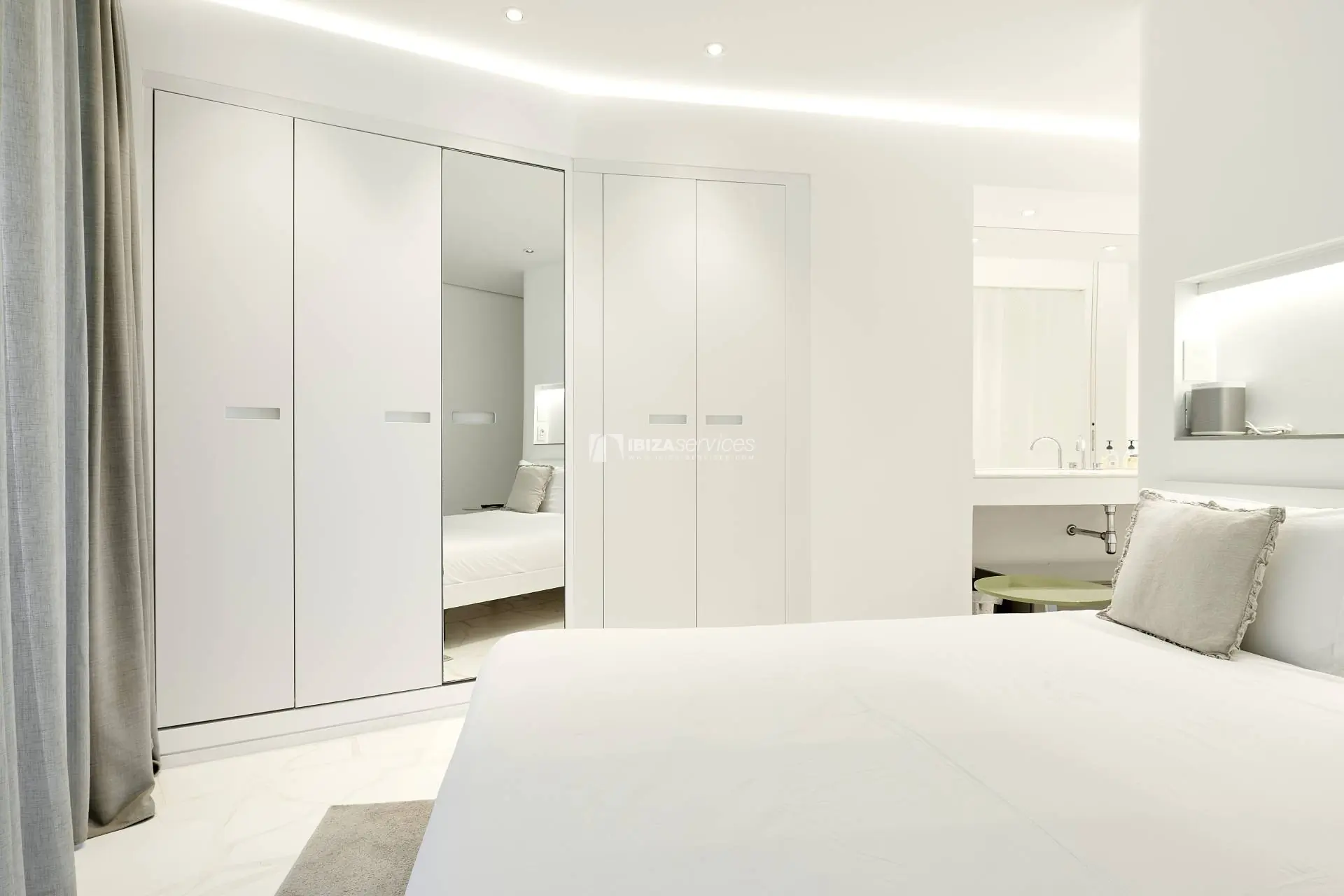 1051 Luxuriöse 2-Zimmer-Wohnung in Las Boas de Ibiza zu vermieten