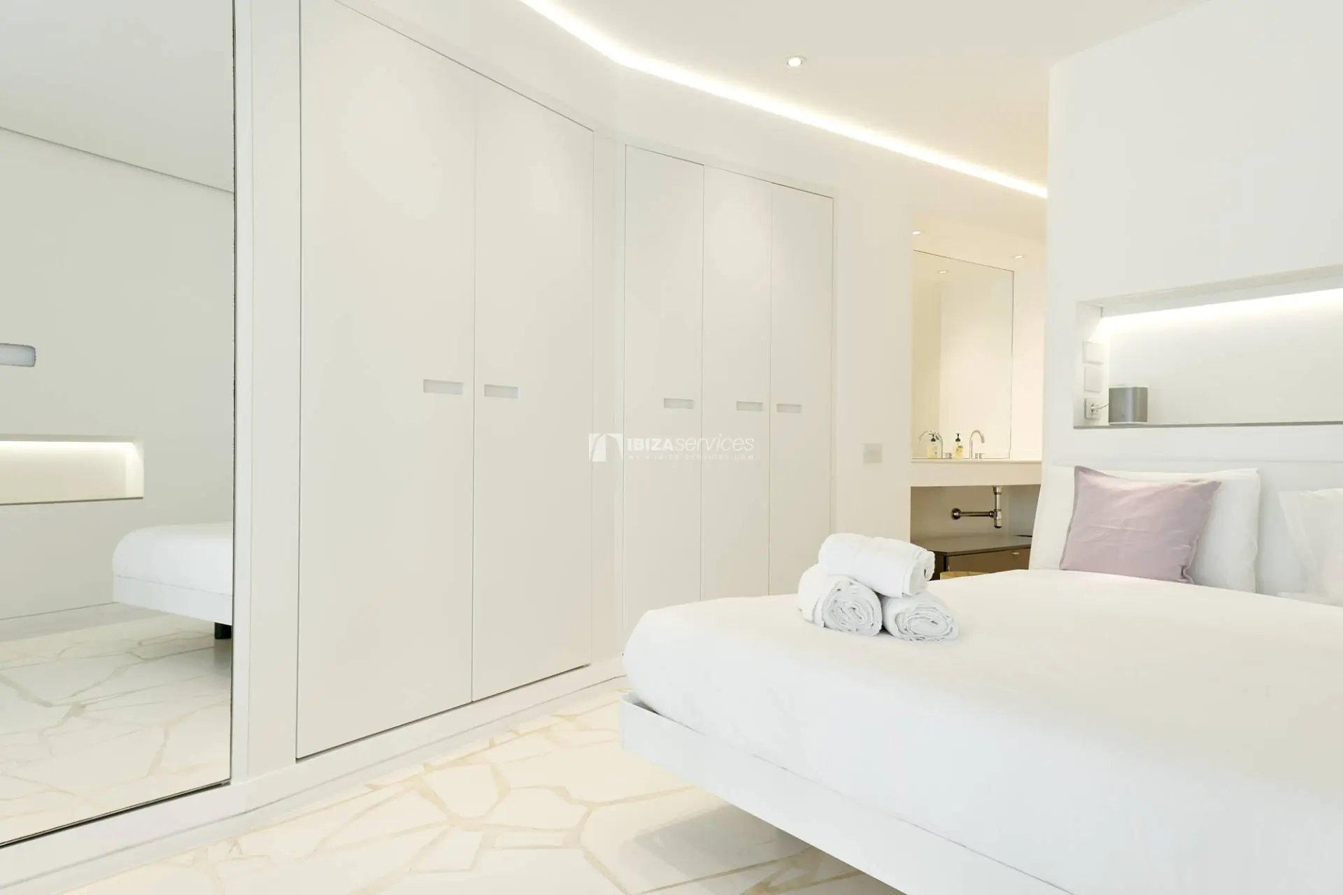 4051 Luxuriöse 1-Zimmer-Wohnung in Las Boas de Ibiza zu vermieten