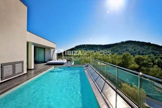 Een luxe huis te koop in Roca Llisa