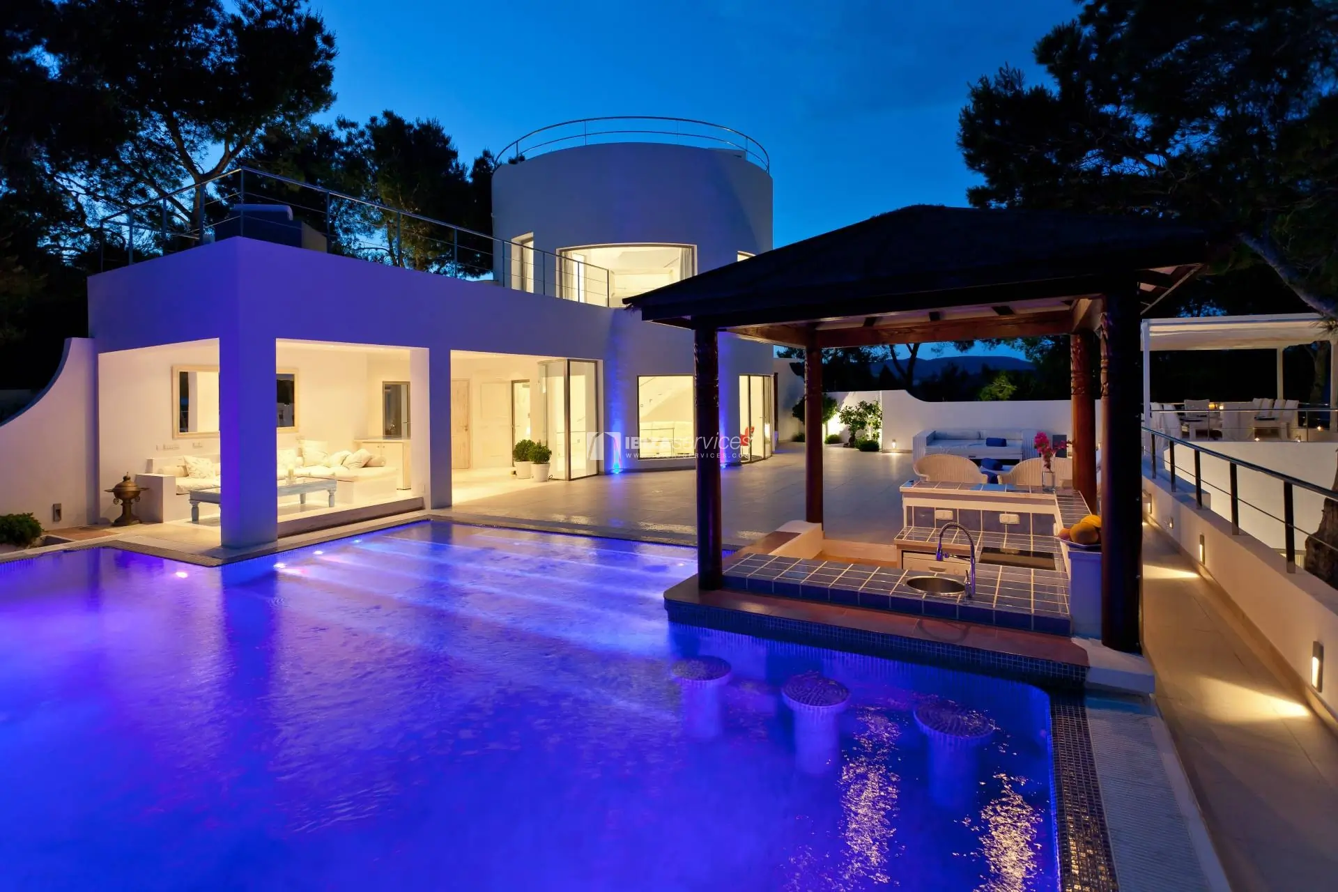 Een luxe huis te koop in Ibiza-stad.
