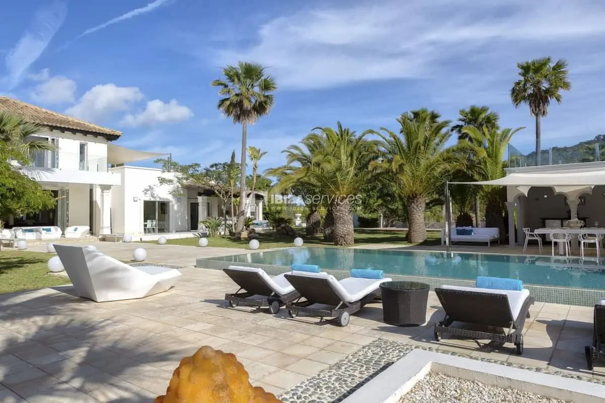 A magnificent house for sale in Cala Jondal