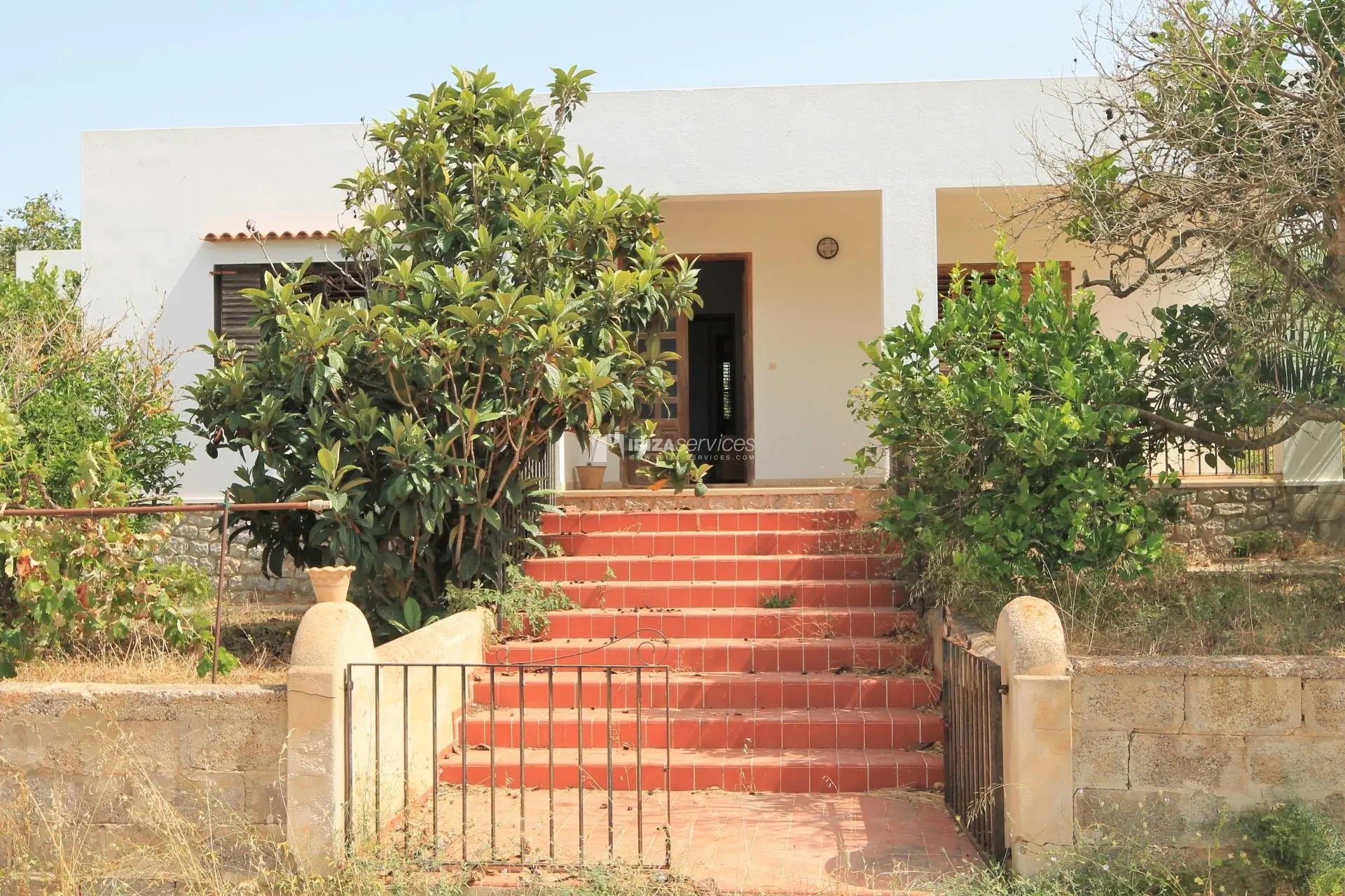 Lovely finca with country views in an urban area with possibility to extend-For Sale