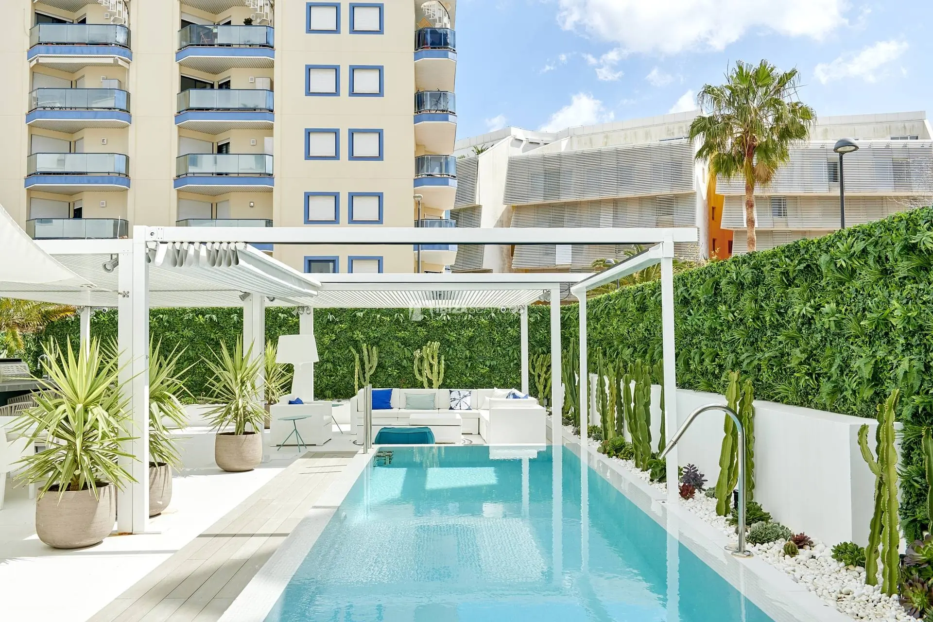 Villa Blanco, Botafoch luxury apartment with private pool.