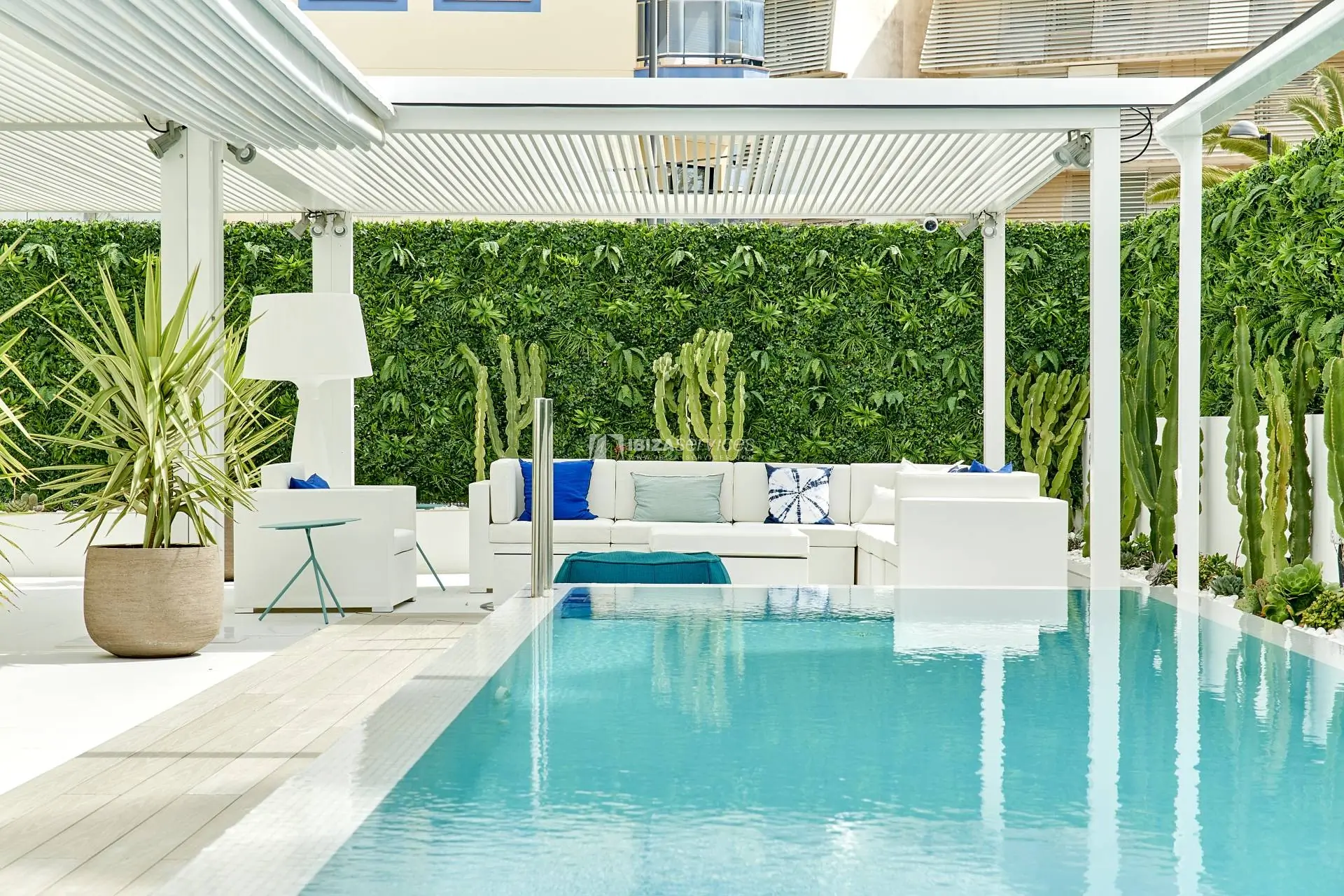 Villa Blanco, luxe appartement in Botafoch met privézwembad
