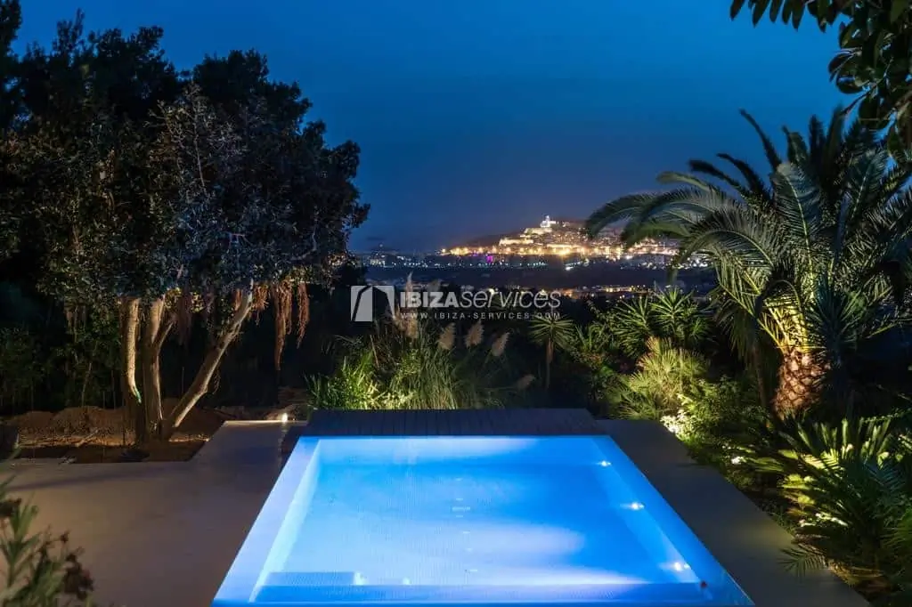 Villa moderna y cómoda con hermosas vistas al mar y la ciudadela de Dalt Vila