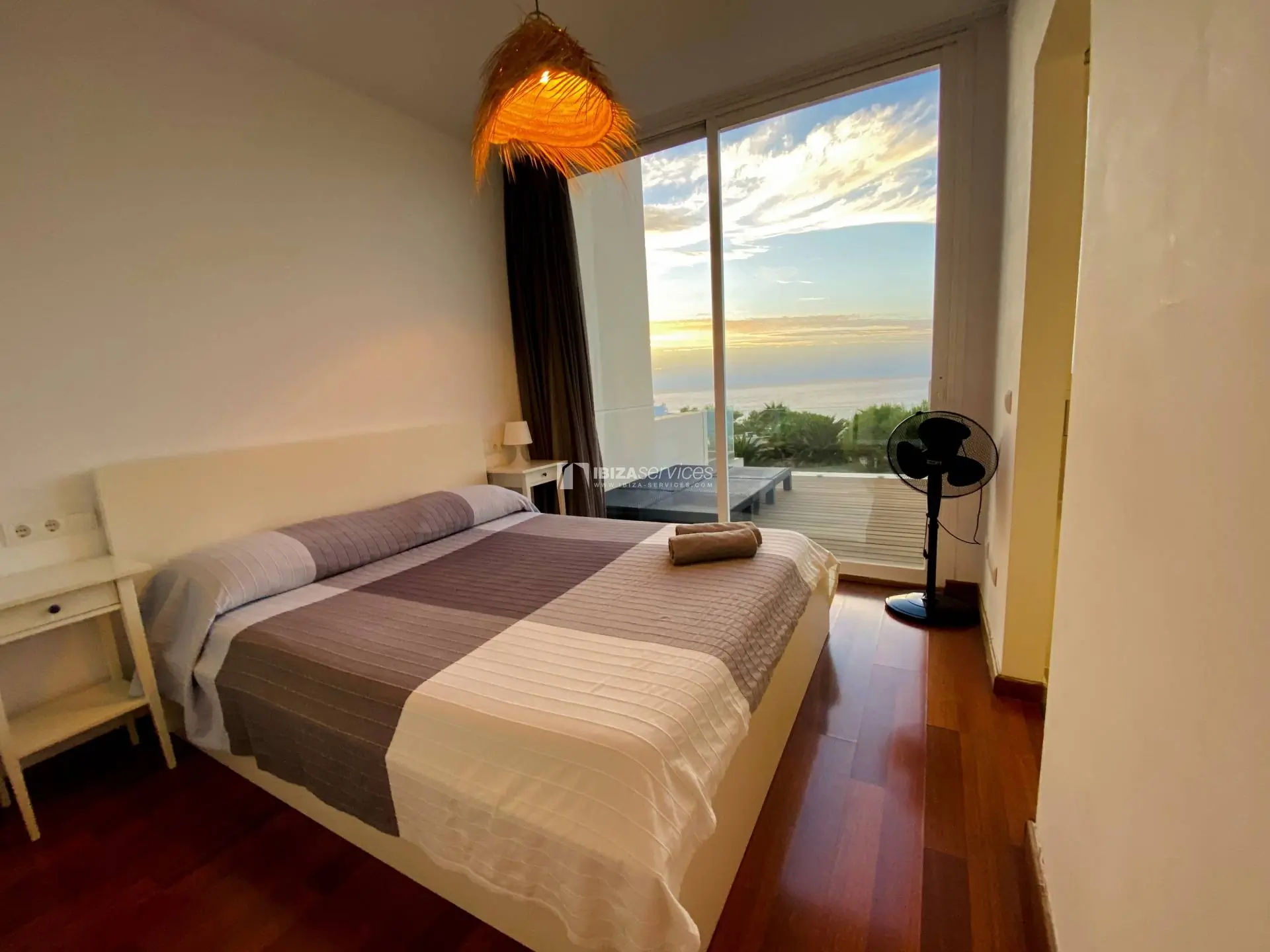 Duplex aan zee met 2 slaapkamers te huur in Cala Tarida