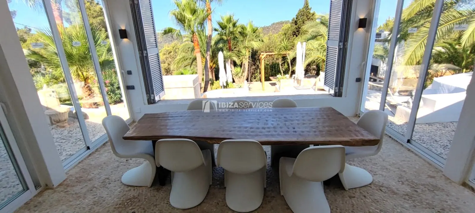 Modernised Finca with Touristic Rental License near Cala Tarida beach for sale