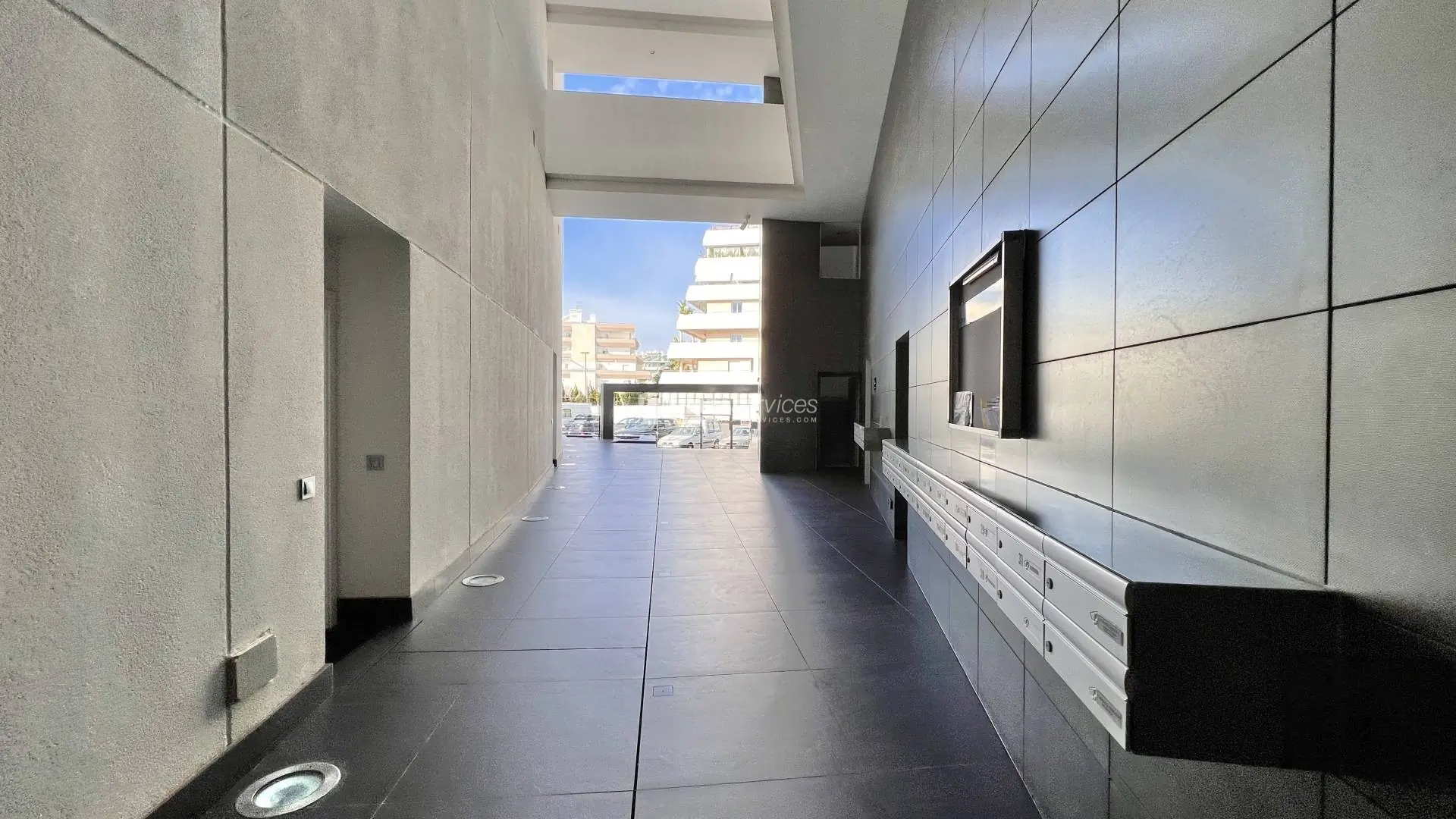 Modern ground floor apartment with private garden in Marina Botafoch for sale