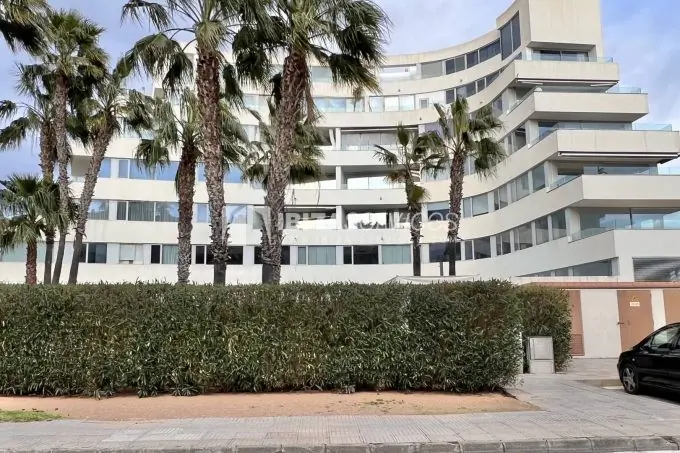 Modern appartement op de begane grond met privétuin in Marina Botafoch te koop
