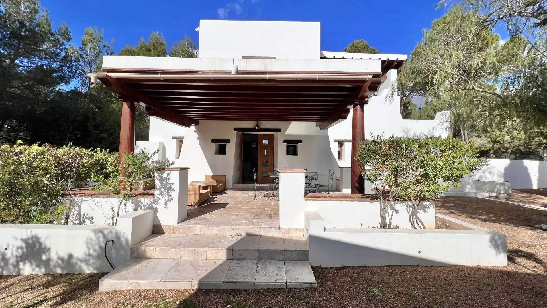 Moderne design luxe villa vol privacy en uitzicht op zee te koop