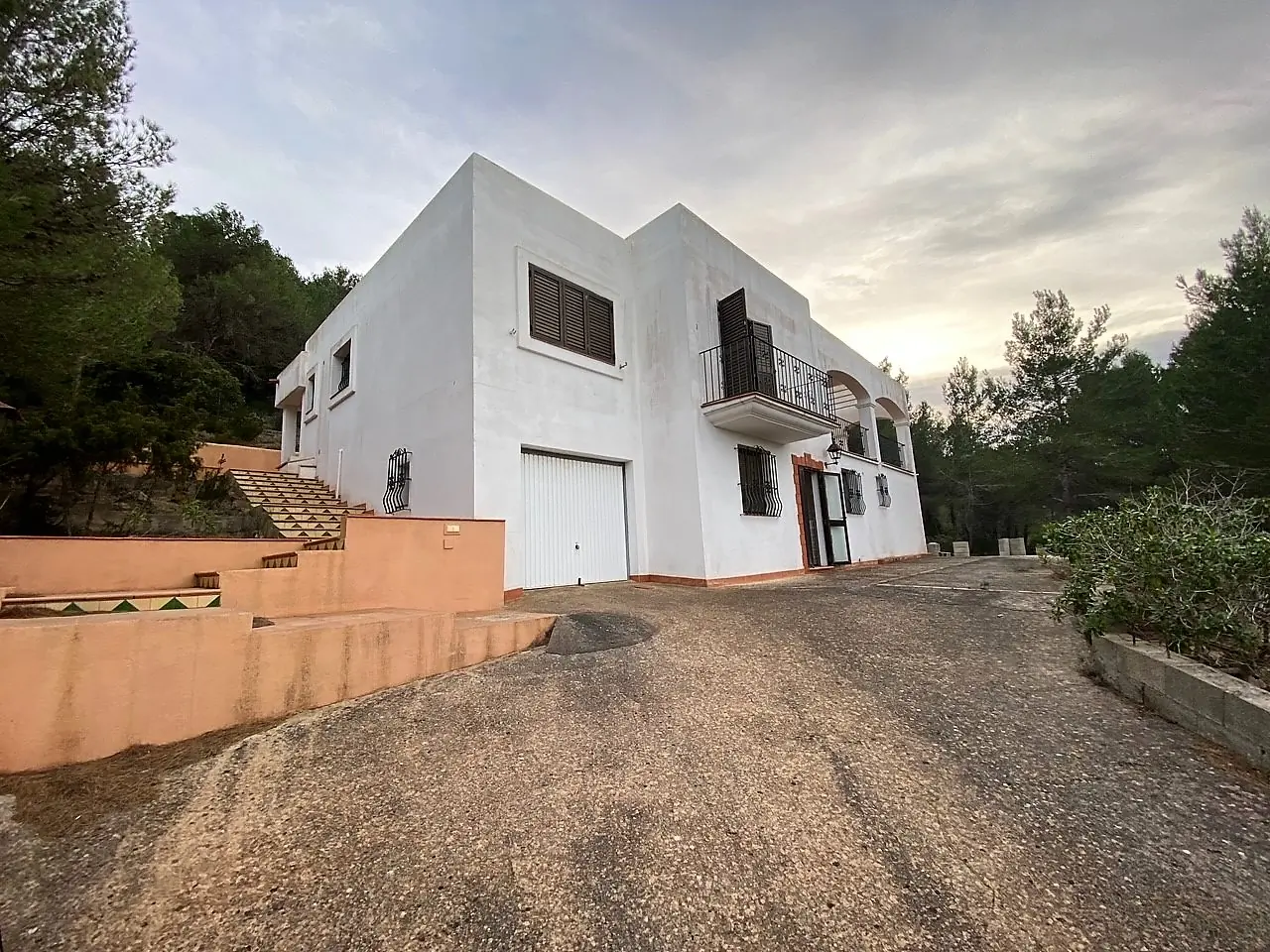 Sant Jose – 3 afzonderlijke villa’s beschikbaar voor verkoop op hetzelfde perceel