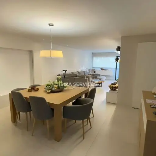 Geräumige 4-Zimmer-Wohnung mit Büro im Yachthafen von Ibiza Botafoch zu verkaufen