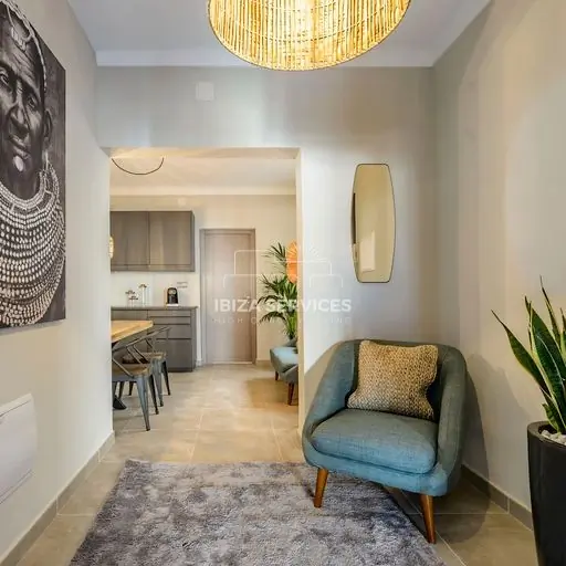 Stijlvol vier-slaapkamer luxe appartement in het hart van Ibiza-stad te koop.