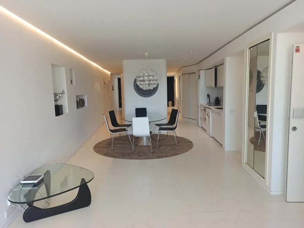 Luxury 4 bedrooms Apartment with Breathtaking Views in Exclusive LAS BOAS Building for sale