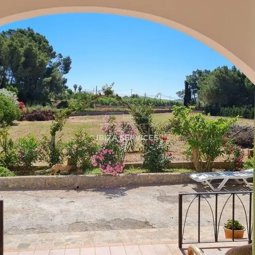 Reizvolle rustikale Finca mit zwei Häusern und Pool in Sant Joan de Labritja zum Verkauf