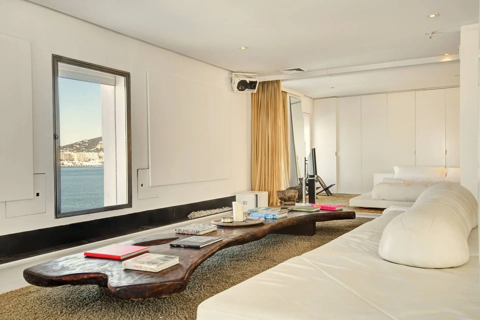 Impresionante loft en el puerto de Ibiza con vistas espectaculares al mar para comprar