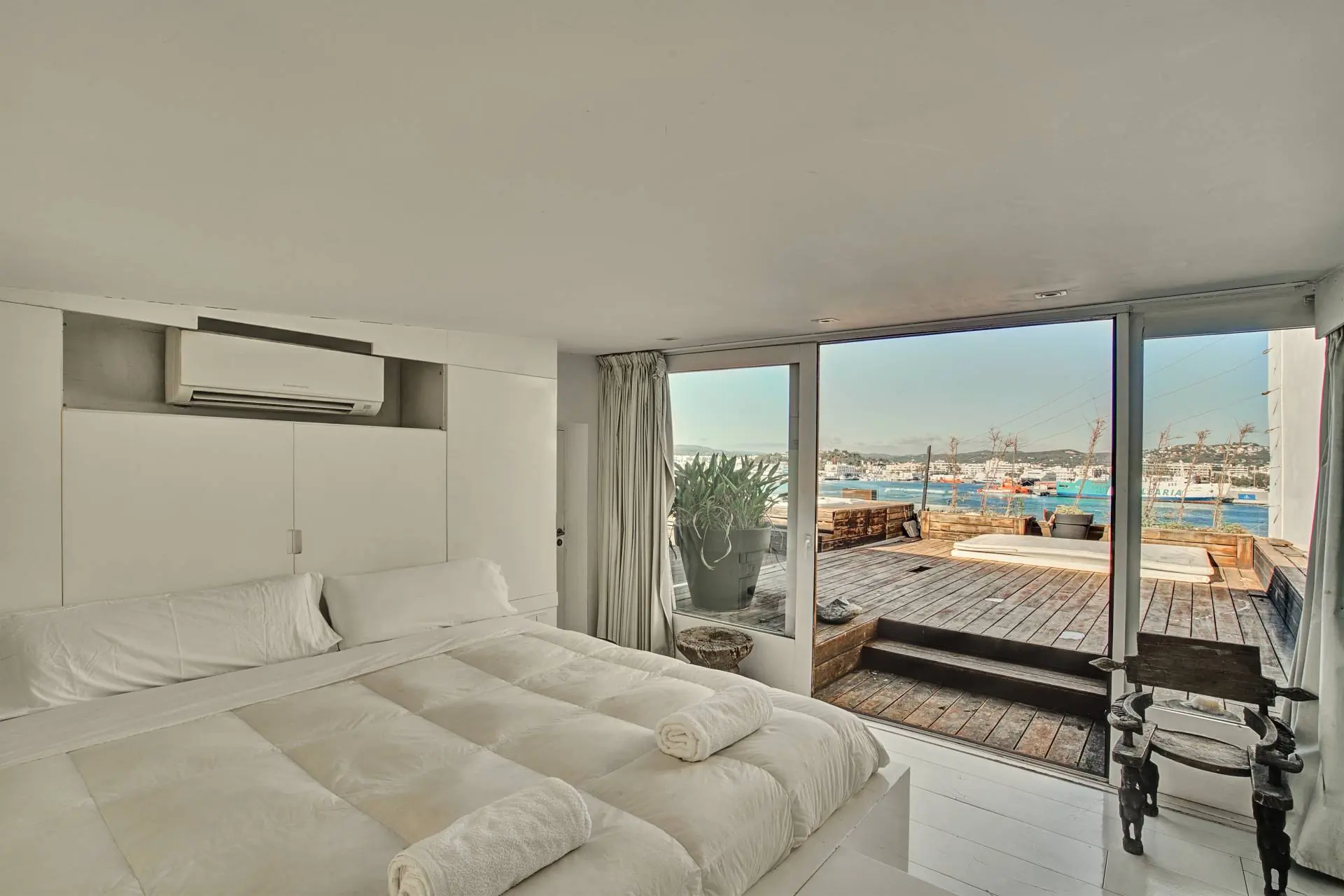 Impresionante loft en el puerto de Ibiza con vistas espectaculares al mar para comprar
