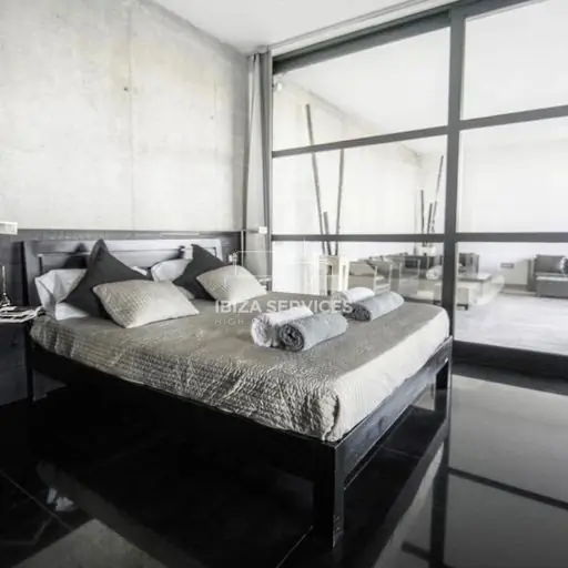 Luxe villa met 6 slaapkamers en prachtig uitzicht op zee te koop in Can Furnet, Ibiza.
