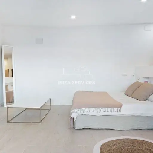 Luxe villa met 5 slaapkamers en adembenemend uitzicht op zee te koop in Vista Alegre, Ibiza, in de buurt van Es Cubells