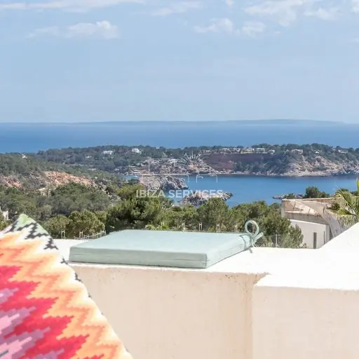 Luxe villa met 5 slaapkamers en adembenemend uitzicht op zee te koop in Vista Alegre, Ibiza, in de buurt van Es Cubells