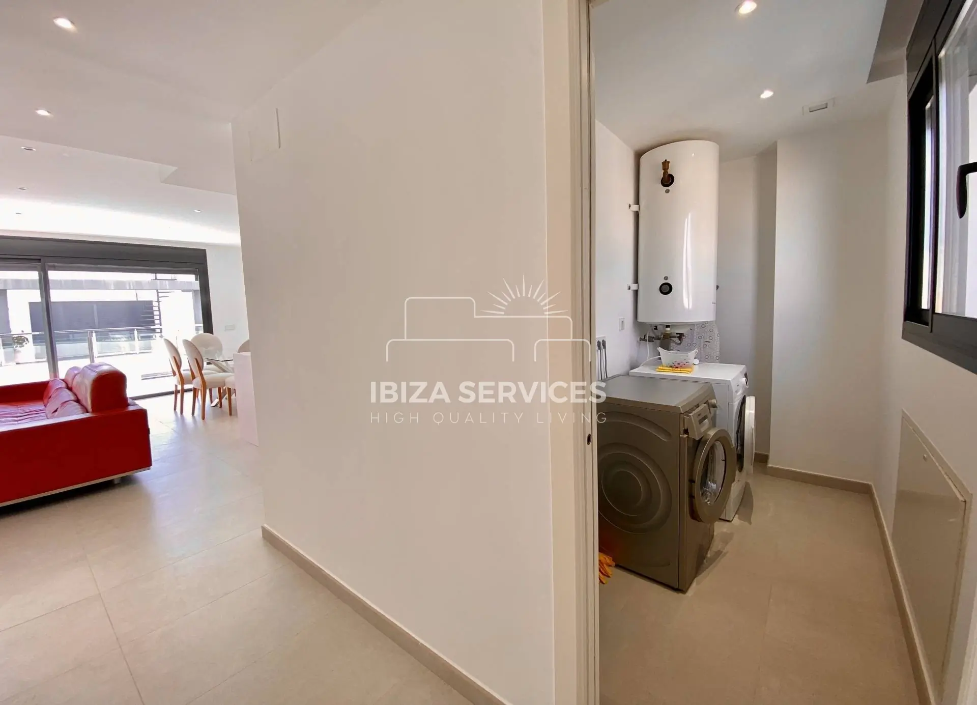Comfortabel penthouse met drie slaapkamers te koop in Santa Eulalia – Ibiza.