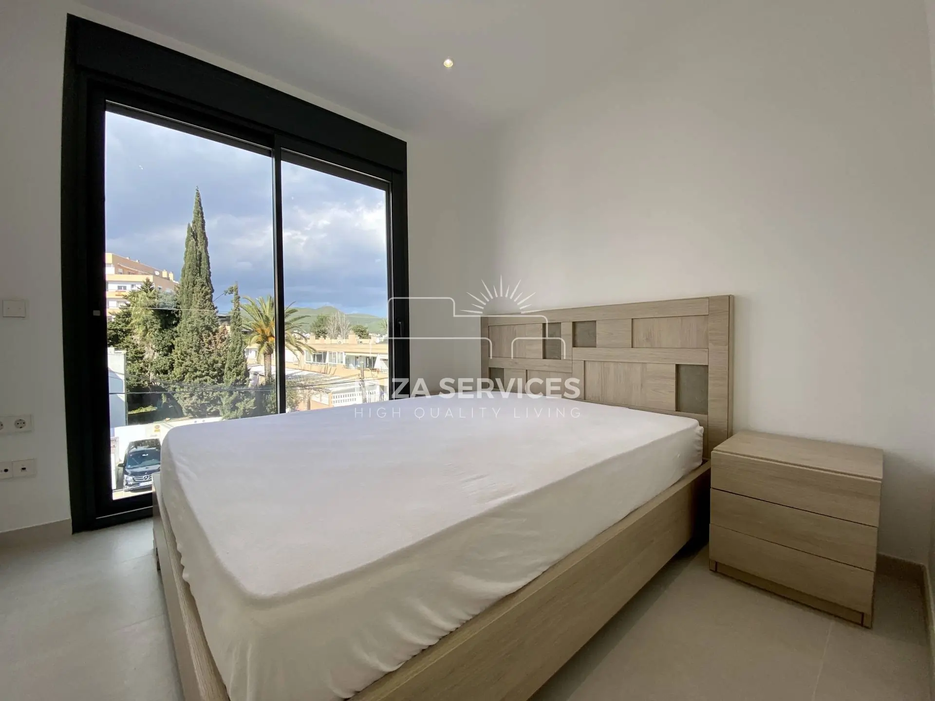 Komfortables Drei-Zimmer-Penthouse zum Verkauf in Santa Eulalia – Ibiza Island