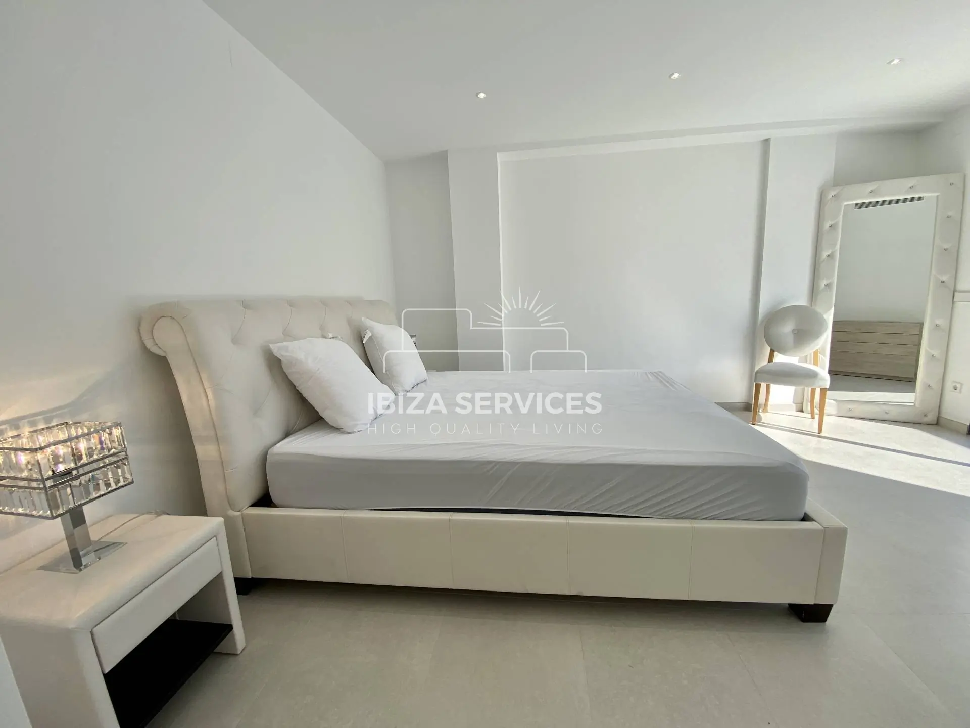 Komfortables Drei-Zimmer-Penthouse zum Verkauf in Santa Eulalia – Ibiza Island
