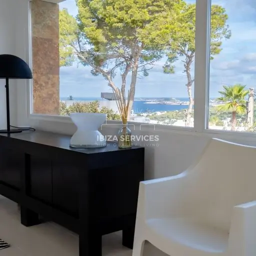 Luxuriöse Sechs-Schlafzimmer-Villa in der Nähe von Cala Vadella auf Ibiza zu verkaufen
