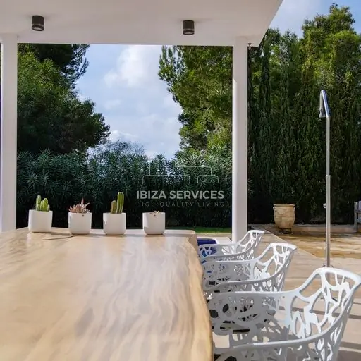 Luxuriöse Sechs-Schlafzimmer-Villa in der Nähe von Cala Vadella auf Ibiza zu verkaufen