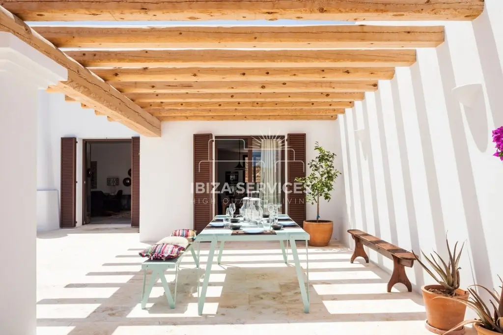 Modern finca with sea views in Santa Eularia for sale