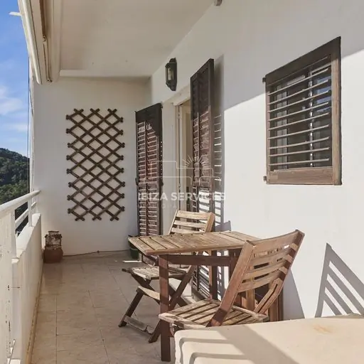 Charmante Wohnung in erster Linie in Cala Llonga mit spektakulärem Meerblick
