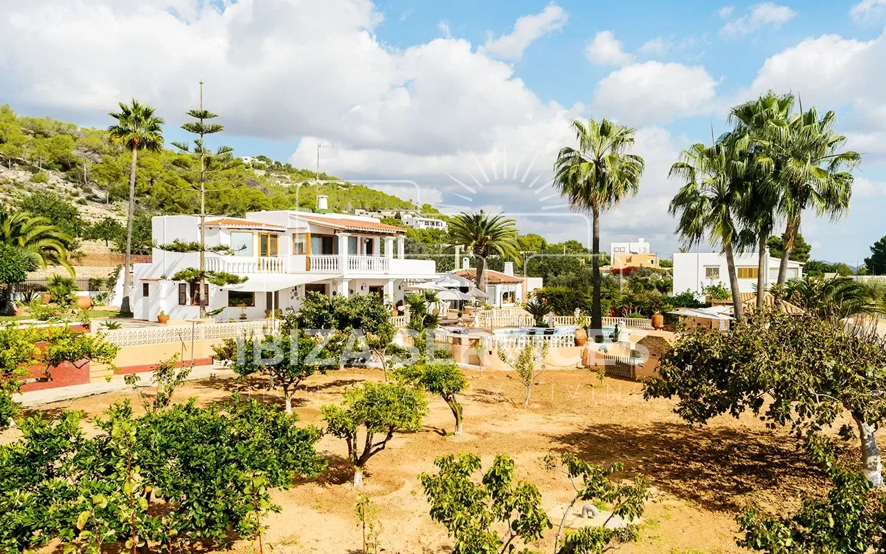 Large Family Finca near Ibiza centre with Sea Views