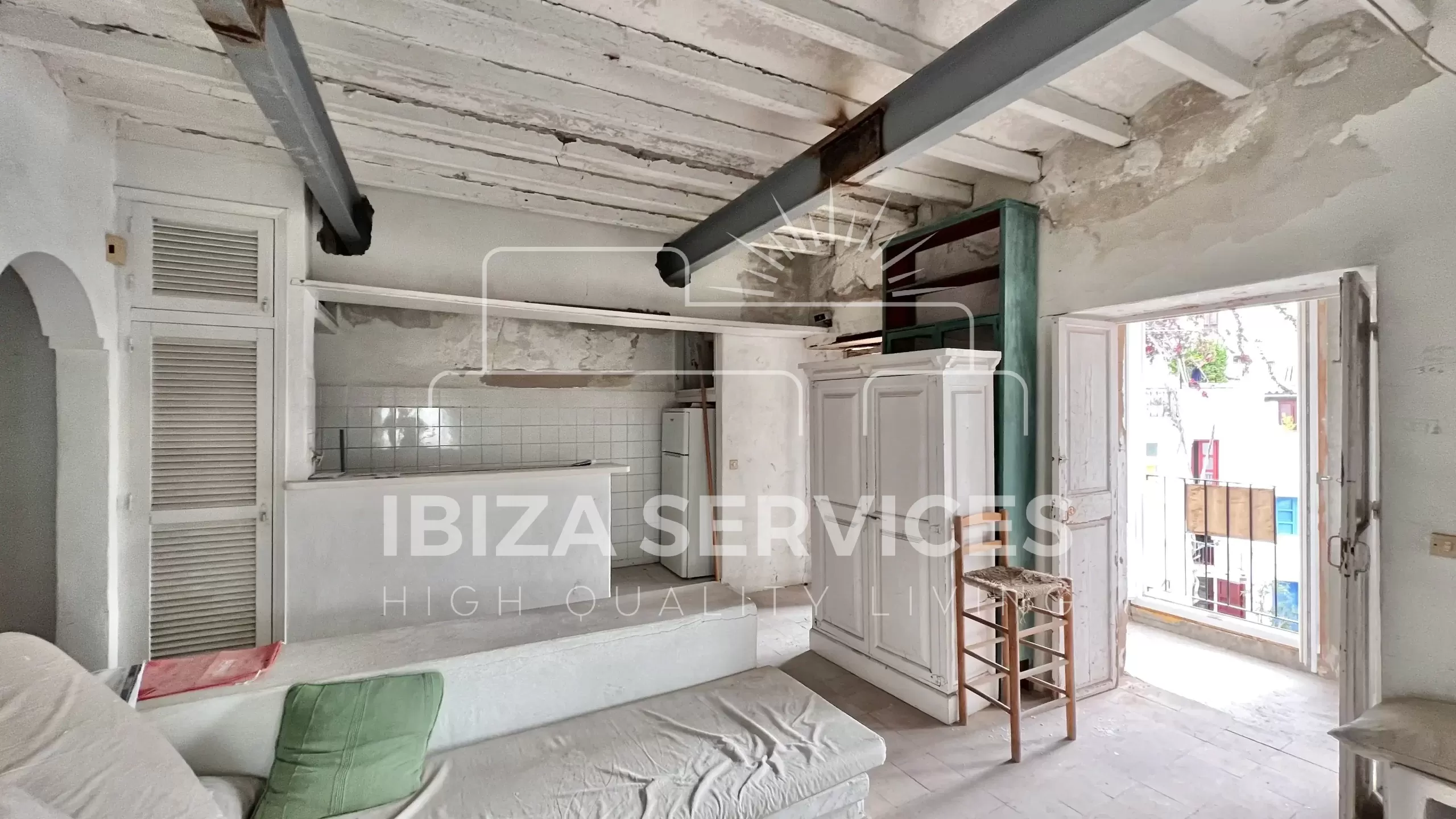 Flat to renovate in Dalt Villa with nice views for sale